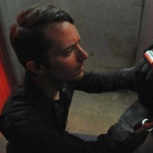 I corrotti - The Trust: Elijah Wood in una scena