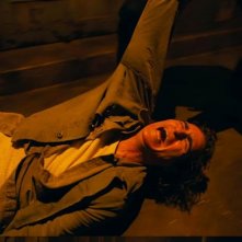 Joker: Folie à Deux - Joquin Phoenix mentre viene trascinato