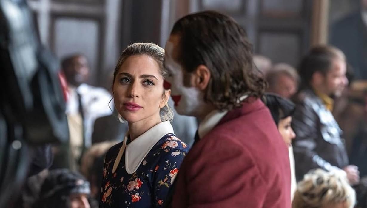 Lady Gaga e Joaquin Phoenix in una scena di Joker: Folie à Deux