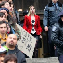 Joker: Folie à Deux - Lady Gaga mentre gira una scena