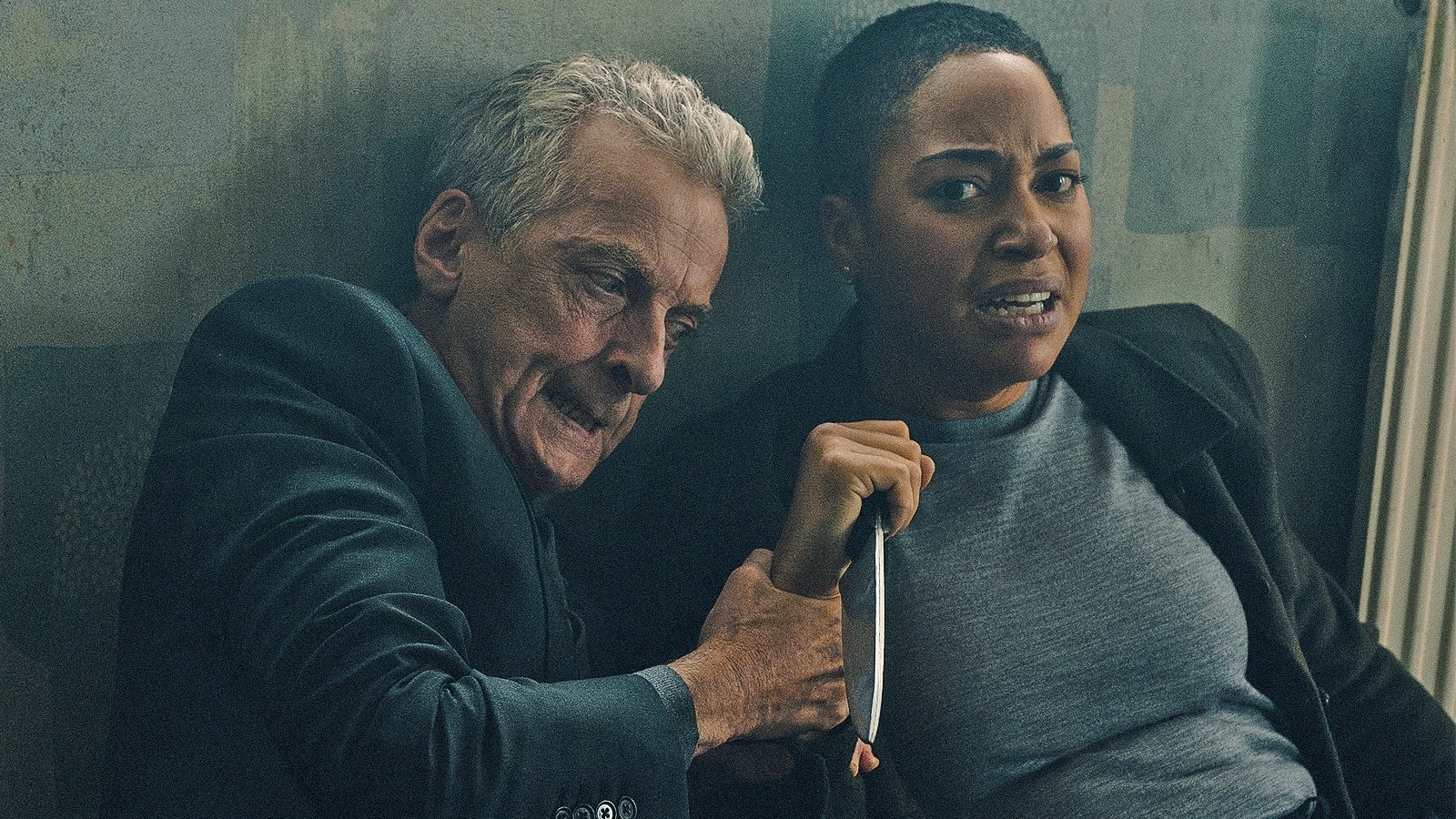 Peter Capaldi e Cush Jumbo in una scena