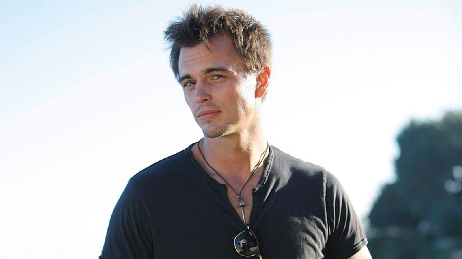 Darin Brooks nei panni di Wyatt