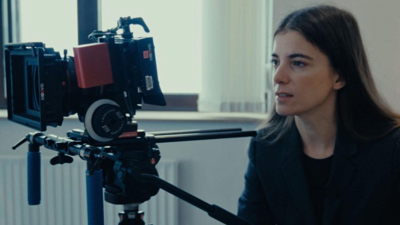 Giulia Innocenzi dietro la telecamera