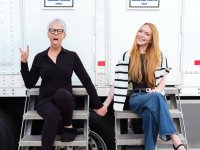 Quel pazzo venerdì 2: Jamie Lee Curtis critica i paparazzi condividendo un'adorabile foto con Lindsay Lohan