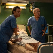 La scommessa - Una notte in corsia: Lino Musella e Carlo Buccirosso in una foto