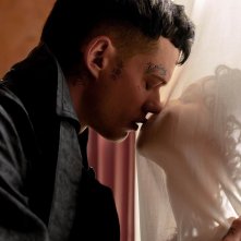 The Crow:  Bill Skarsgard e FKA Twigs in un'immagine del film