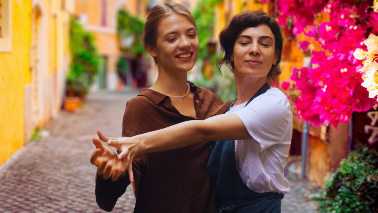 Rosa Palasciano e Yeva Sai, protagoniste di Taxi Monamour