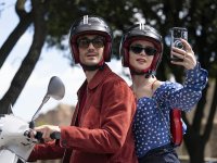 Emily in Paris 4: Lily Collins vola a Roma nel trailer della Parte 2