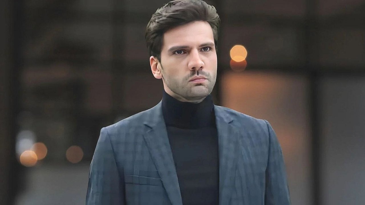 Emir interpretato da Kaan Urgancıoğlu