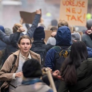 Families Like Ours: Amaryllis April August in una scena