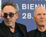 Tim Burton riceve la sua stella sulla Hollywood Walk of Fame: 'Da giovane pensavo fossero delle lapidi'