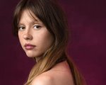 MaXXXine, intervista a Mia Goth: la nuova regina dell'horror ama la competizione