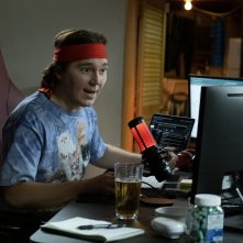 Dumb Money: Paul Dano in una scena