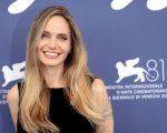Angelina Jolie ama lavorare ai film di guerra: 'Il conflitto tende a far emergere il peggio di noi'