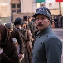 Campo di battaglia: Gabriel Montesi in una scena