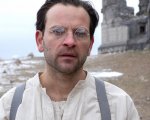 Campo di battaglia, la recensione: Gianni Amelio racconta l’umanità ferita dalla guerra