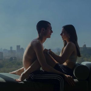 Príncipes salvajes: una scena romantica del film