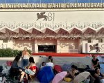 Venezia 81: poche interviste e tanto marketing. Ma i festival di cinema hanno ancora senso?