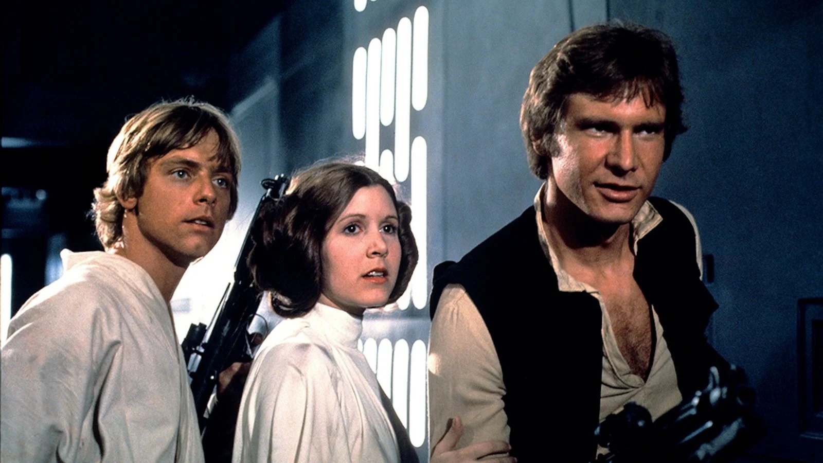 Mark Hamill, Carrie Fisher ed Harrison Ford in una scena di Star Wars.