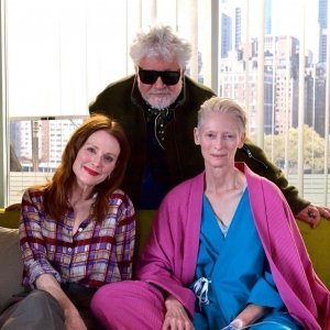 The Room Next Door: Julianne Moore, Tilda Swinton con Pedro Almodovar sul set