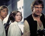 Star Wars: la maglietta con logo, Millennium Falcon e data d'uscita del primo film, retro, in sconto su Amazon