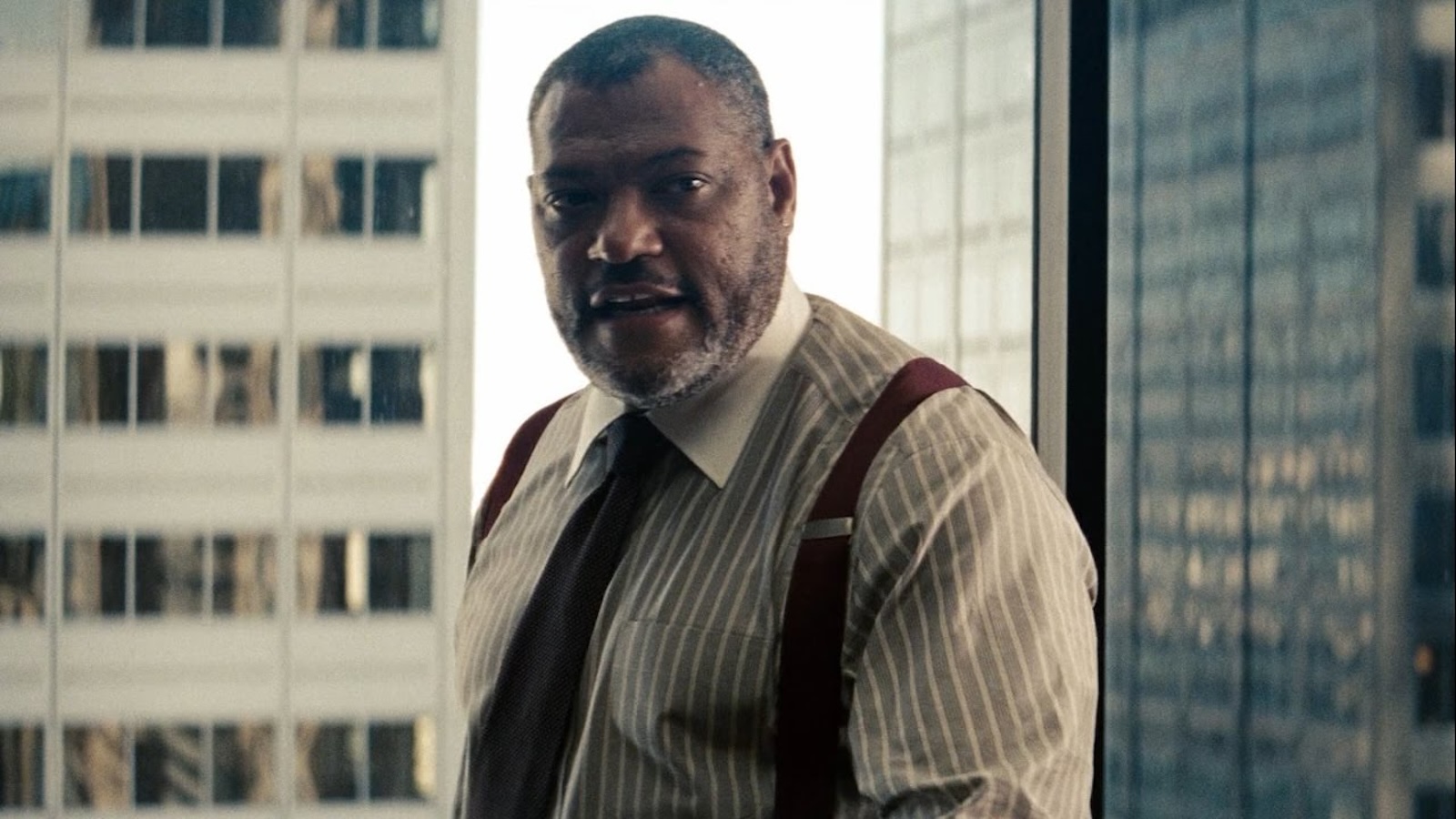 Laurence Fishburne è Perry White