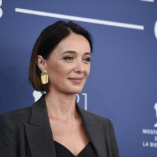 April:  Ia Sukhitashvili durante il photocall de la Biennale di Venezia 2024