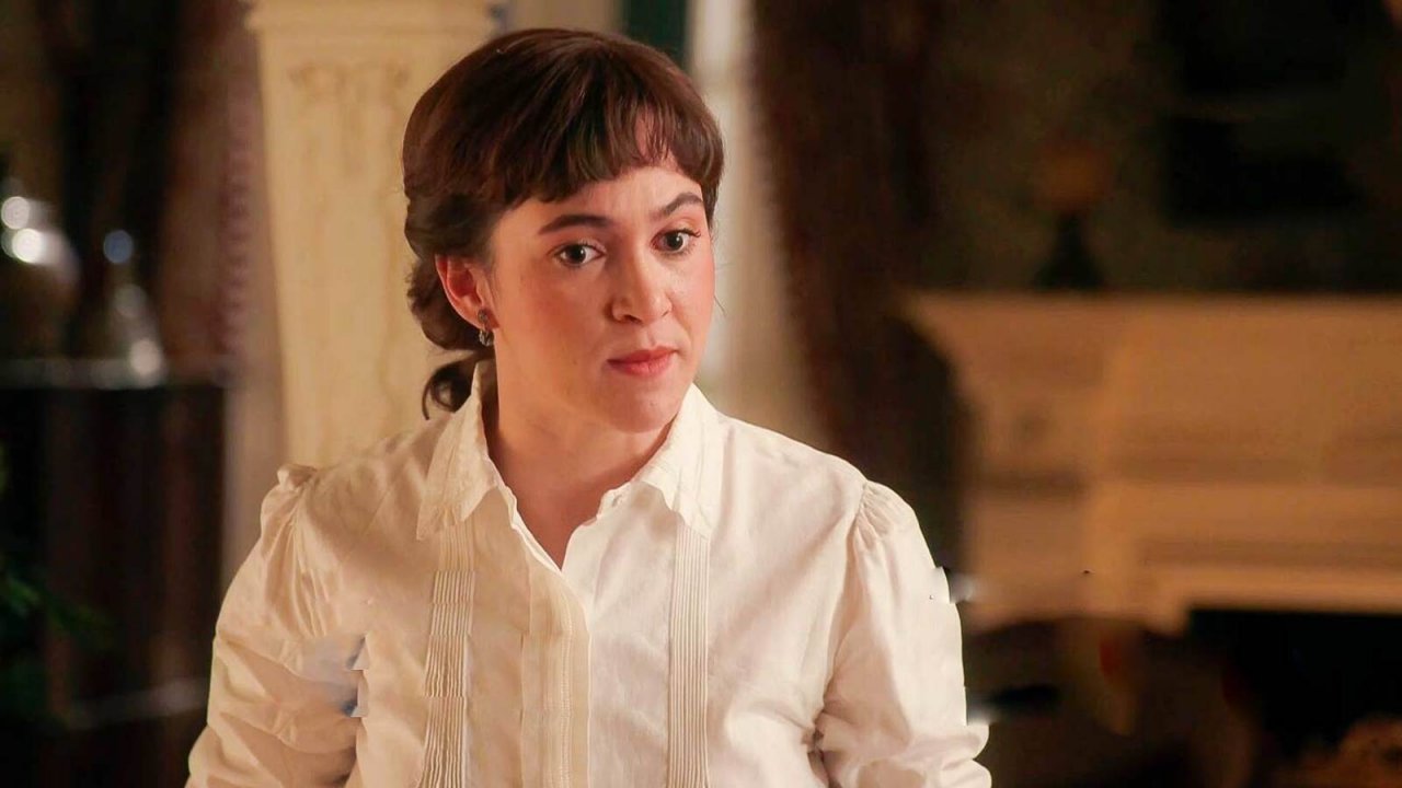 Una foto di Catalina in una scena de La Promessa