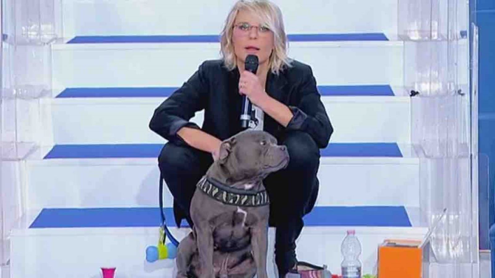 Maria De Filippi durante una puntata di Uomini e donne