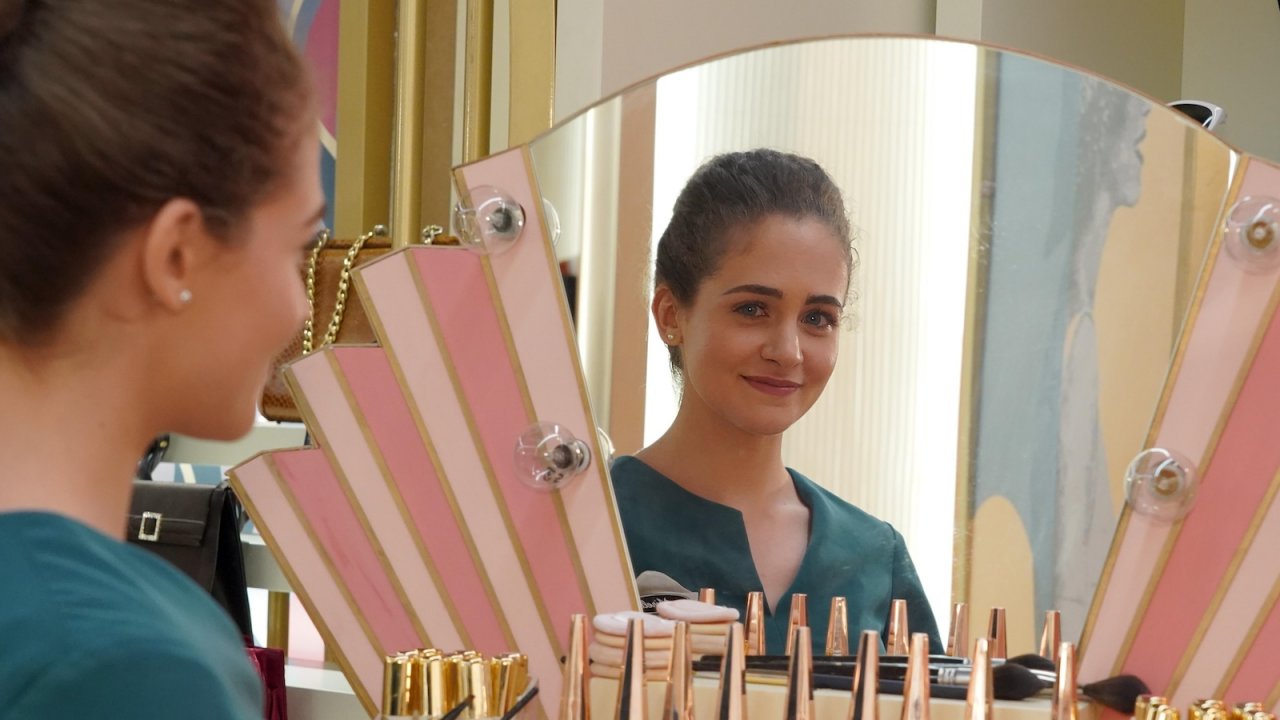 Giulia Sangiorgi nel ruolo di Mirella Vanni, tra i nuovi personaggi della soap