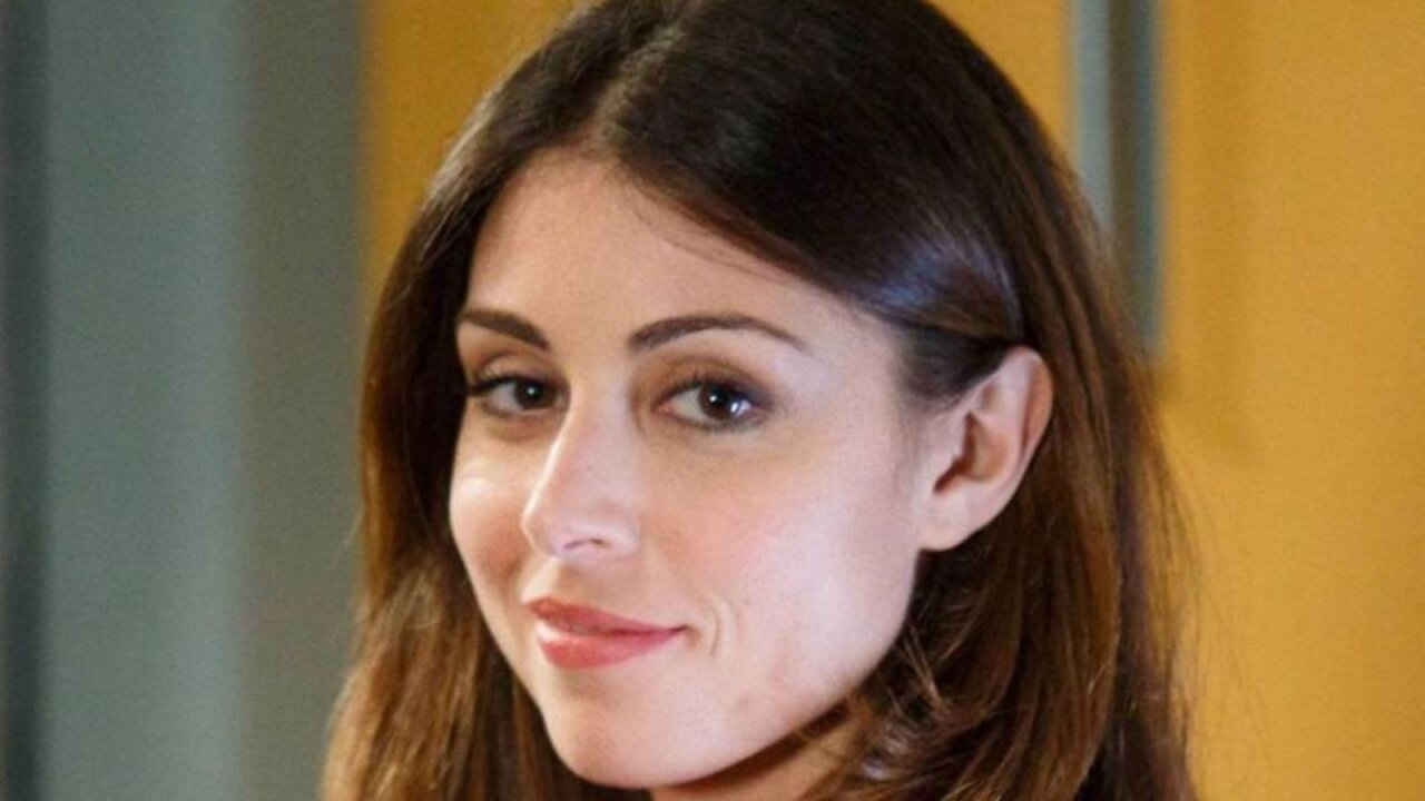 Miriam Candurro nei panni di Serena