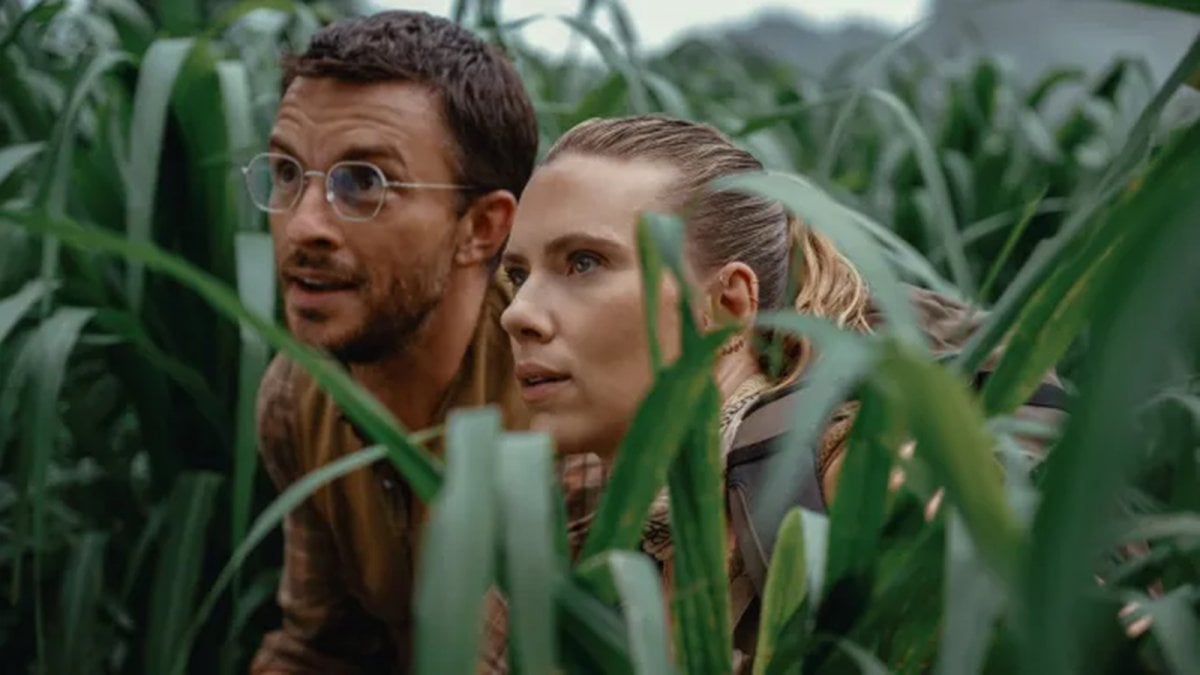 Jurassic World 4: le foto dal set rivelano il nuovo look di Scarlett Johansson nei panni di Zora Bennett