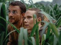 Jurassic World 4: le foto dal set rivelano il nuovo look di Scarlett Johansson nei panni di Zora Bennett