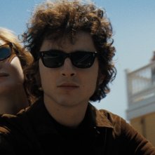 A Complete Unknown: Timothée Chalamet con Elle Fanning in una scena