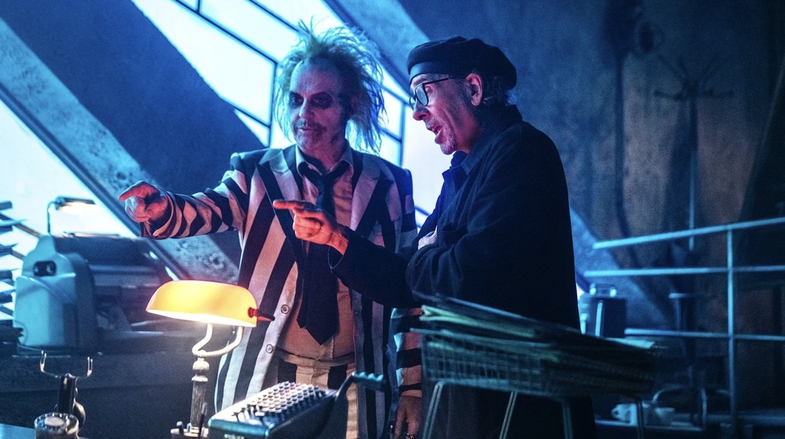 Tim Burton e Michael Keaton sul set di Beetlejuice Beetlejuice