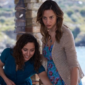 Kostas: Blu Yoshimi e Francesca Inaudi in una scena della serie Rai