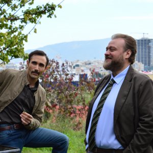 Kostas: Stefano Fresi e Marco Palvetti nella serie Rai