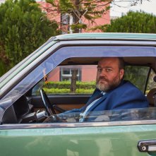 Kostas: Stefano Fresi in una scena della fiction Rai