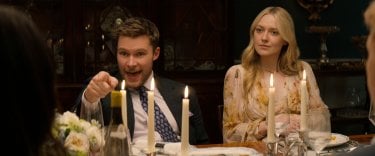 The Perfect Couple Jack Reynor Dakota Fanning Scena Serie Tv Netflix