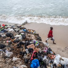 Brandy Hellville & the Cult of Fast Fashion: la realtà che si nasconde dietro il glitter dell'industria fashion