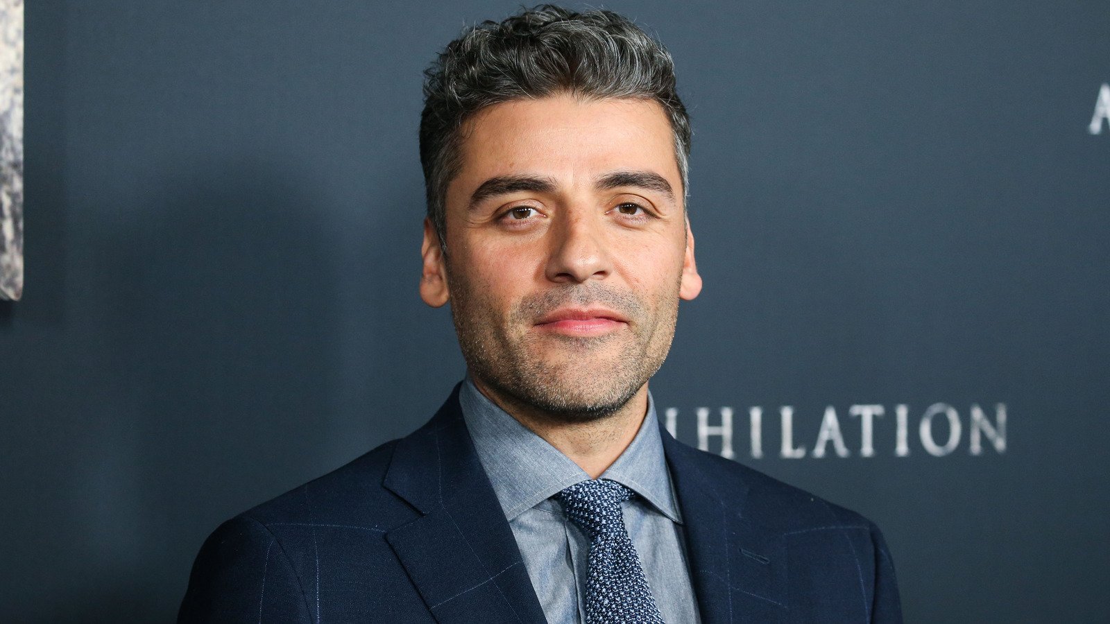 Oscar Isaac in primo piano