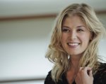 Rosamund Pike star della serie thriller sulla Silicon Valley Thumblite