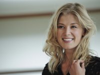 Rosamund Pike star della serie thriller sulla Silicon Valley Thumblite