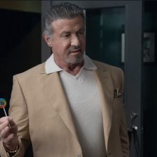 Tulsa King 2: Sylvester Stallone con un lecca lecca in mano