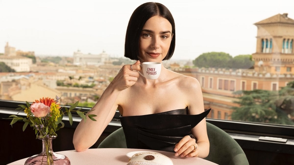 Emily in Paris, Netflix rinnova la serie con Lily Collins per una Stagione 5: ecco dove sarà ambientata