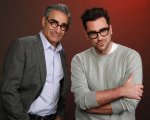 Emmy 2024: Dan Levy e i messaggi in stile Baby Reindeer rivolti al padre Eugene nel monologo introduttivo