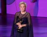 Hacks, Jean Smart felice per la vittoria agli Emmy 'perché non ricevo abbastanza attenzione'