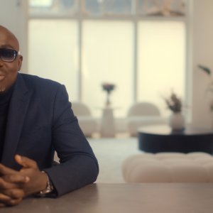 In Vogue: The 90s - Edward Enniful in una sequenza