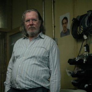 Slow Horses. Gary Oldman in una scena della quarta stagione.