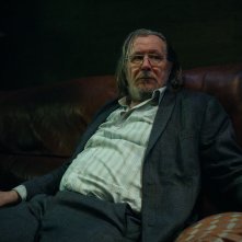 Slow Horses. Gary Oldman in una sequenza della quarta stagione.